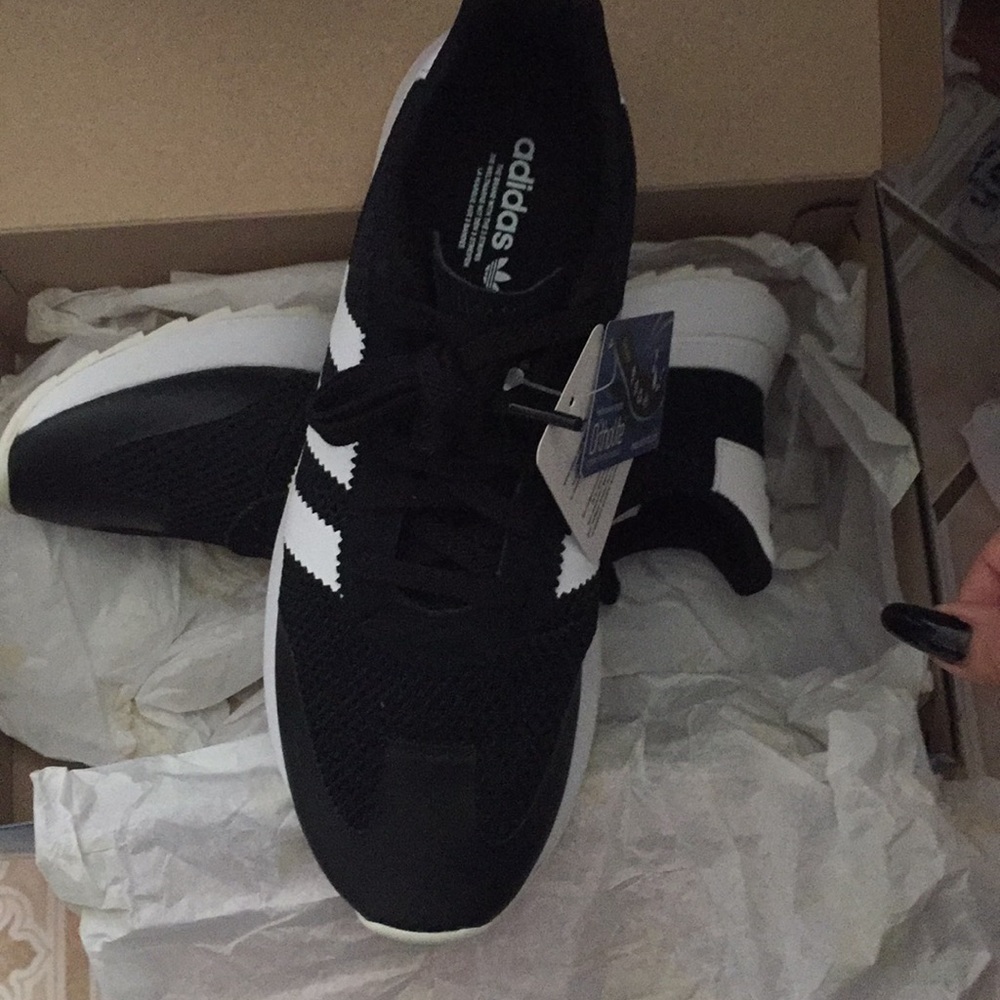 Adidas - Picture 3 of 4